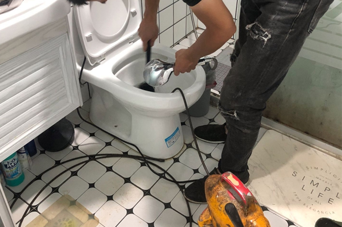 龙滚镇疏通下水道