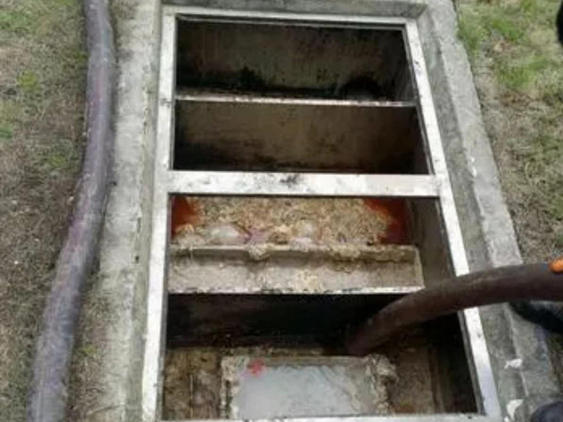 龙滚镇隔油池清理