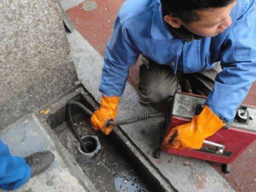 龙滚镇疏通下水道