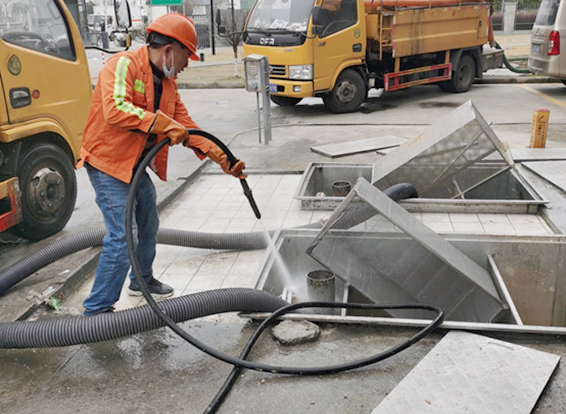 龙滚镇隔油池清理